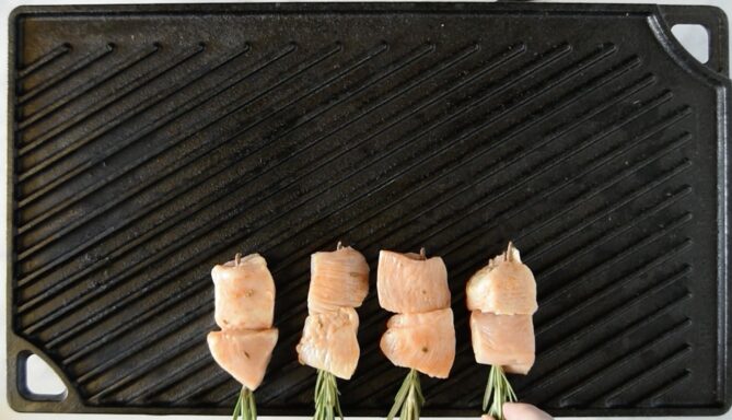 Grilling chicken skewers