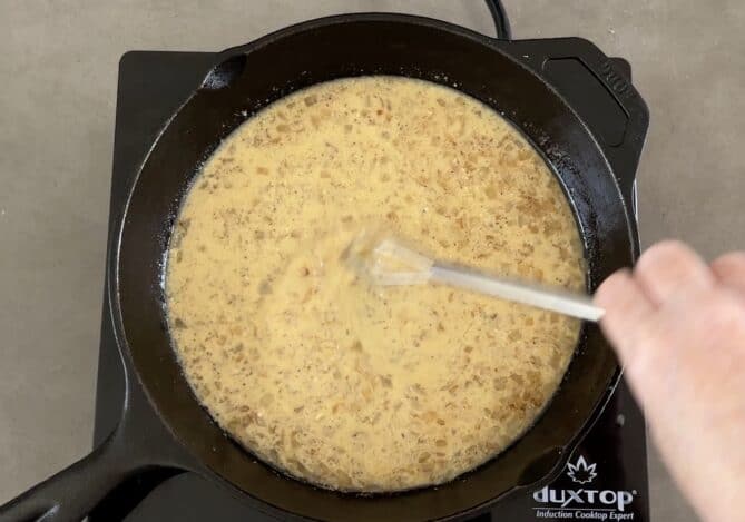 Cooking a vinaigrette in a pan