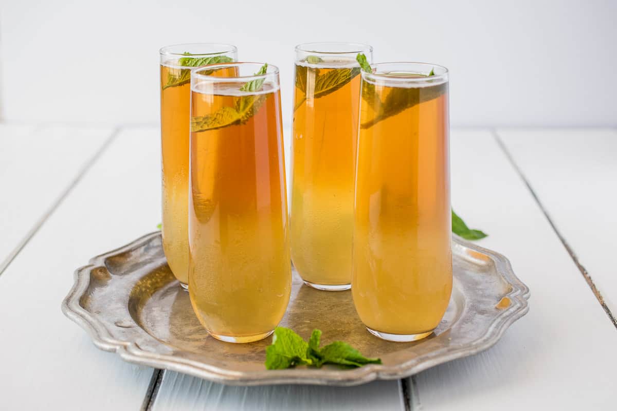This Early Grey ginger spritzer is a&nbsp;light, refreshing summery drink made of just Earl Grey tea and non alcoholic ginger beer. A simple 2 ingredient drink perfect for sipping on those warmer days or evenings as the sun goes down.