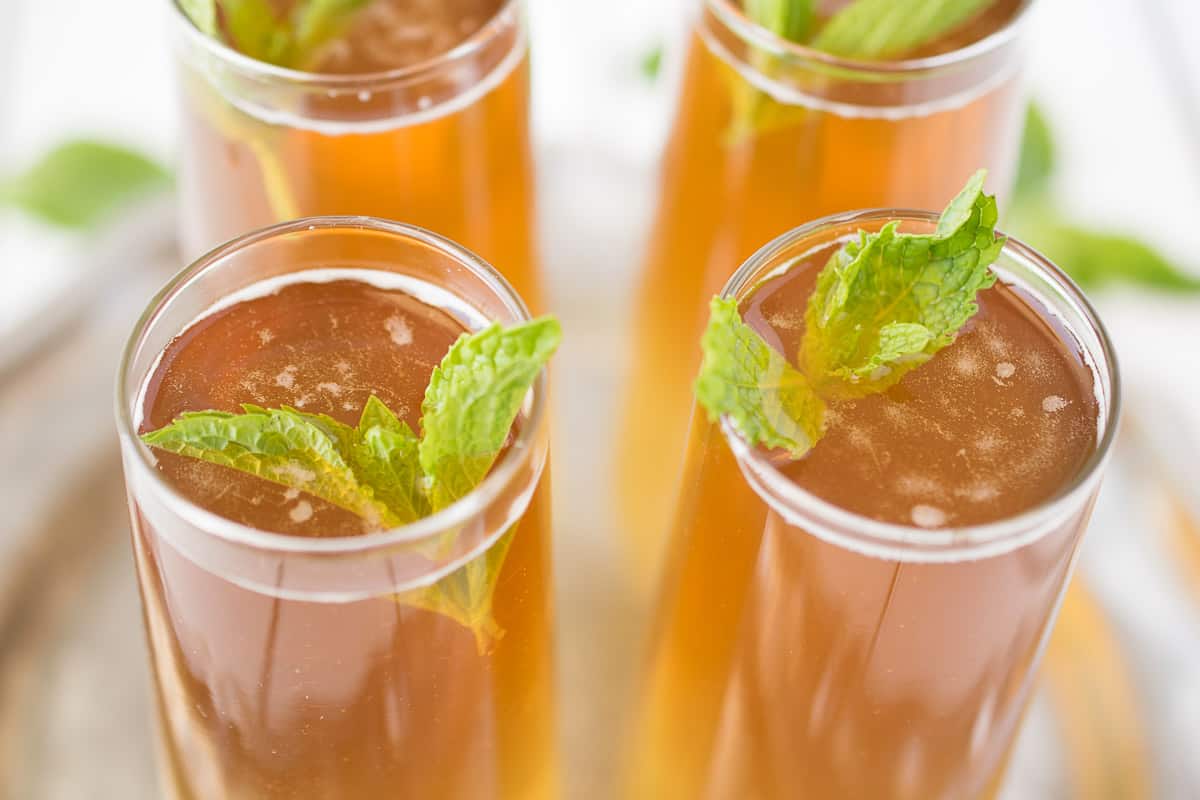 This Early Grey ginger spritzer is a&nbsp;light, refreshing summery drink made of just Earl Grey tea and non alcoholic ginger beer. A simple 2 ingredient drink perfect for sipping on those warmer days or evenings as the sun goes down.