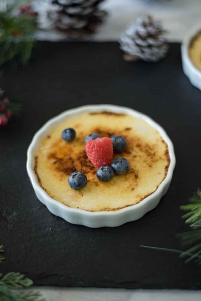 Browned creme br&ucirc;l&eacute;e topped with fresh berries