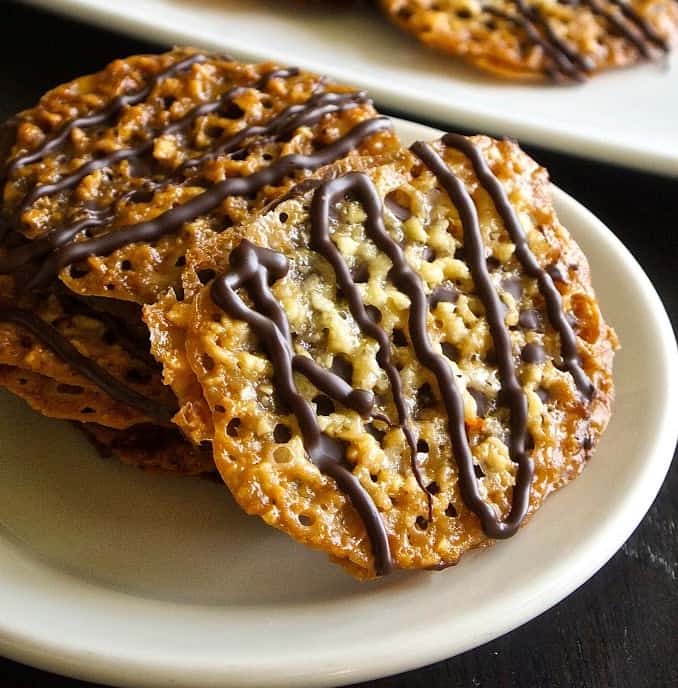 Florentine cookies are lace cookies made from&nbsp; chopped almonds with orange & vanilla. They are then sandwiched with chocolate and you get the most delicious cookies.