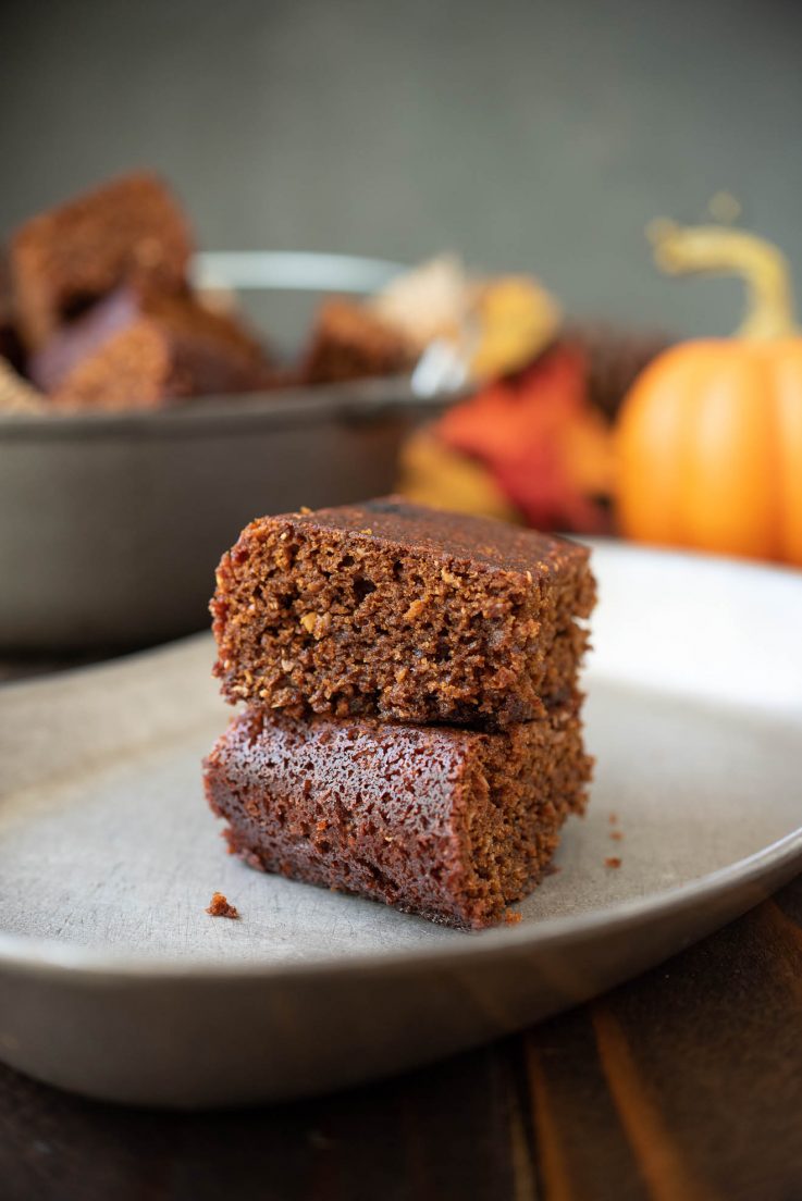 2 squares of cake stacked on top of each other
