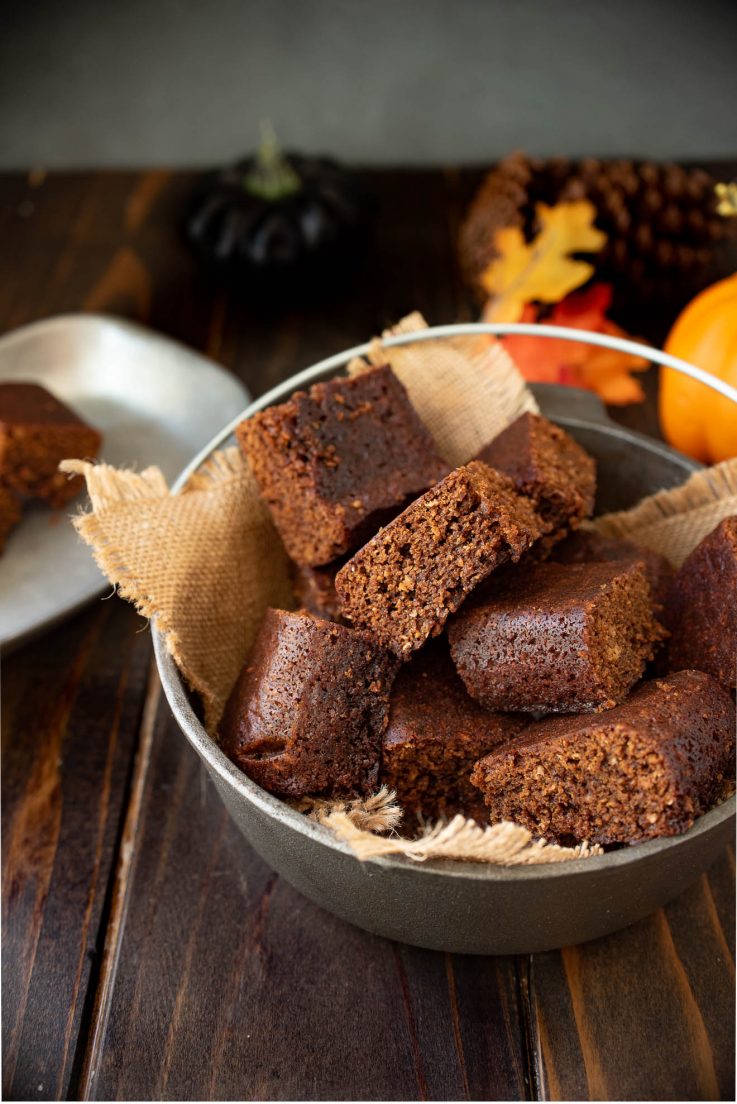 Square slices of parkin cake in a cast iron pot