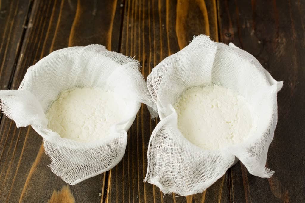 Ricotta in molds setting