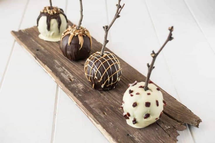 2 white chocolate and 2 dark chocolate apples