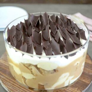 A sticky toffee pudding trifle topped with chocolate shavings