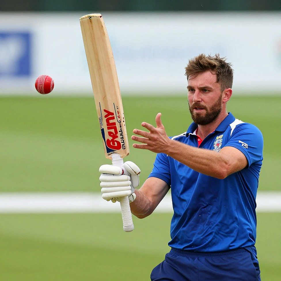 খাজার ব্যাগি গ্রিনের নিচে: ১৬ সেঞ্চুরি, ৮ বার বাদ, আর একটা লুকানো রোগ