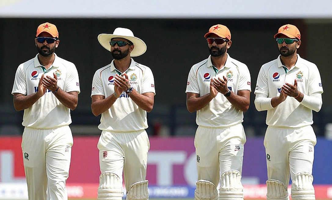 ৩০ বলে ৩০ রান: শেষ পাঁচ ওভারের হিসাব আসলে কোন পাতায় খোলা পড়ে
